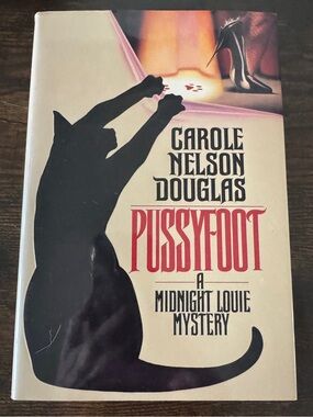 Pussyfoot: A Midnight Louie Mystery
by Carole Nelson Douglas Hardcover Book